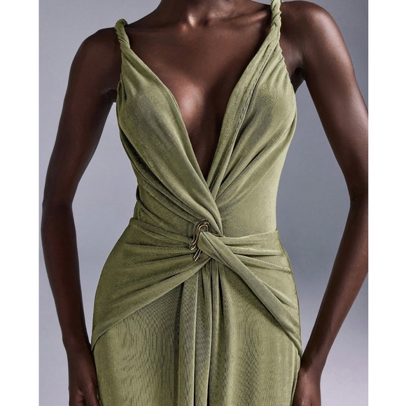 Solid Plunging Neck Twist Detail Party Evening Formal Wedding Dress - Picture 7 of 9